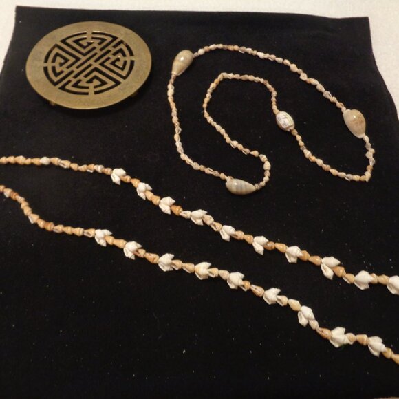 VINTAGE CHINESE STAND OR HANGING 2 SHELL NECKLACES LOT - Picture 1 of 10